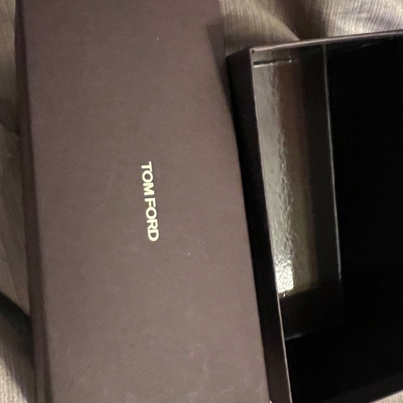 Authentic Tom Ford ladies sunglasses. new with tag. - Picture 7 of 8